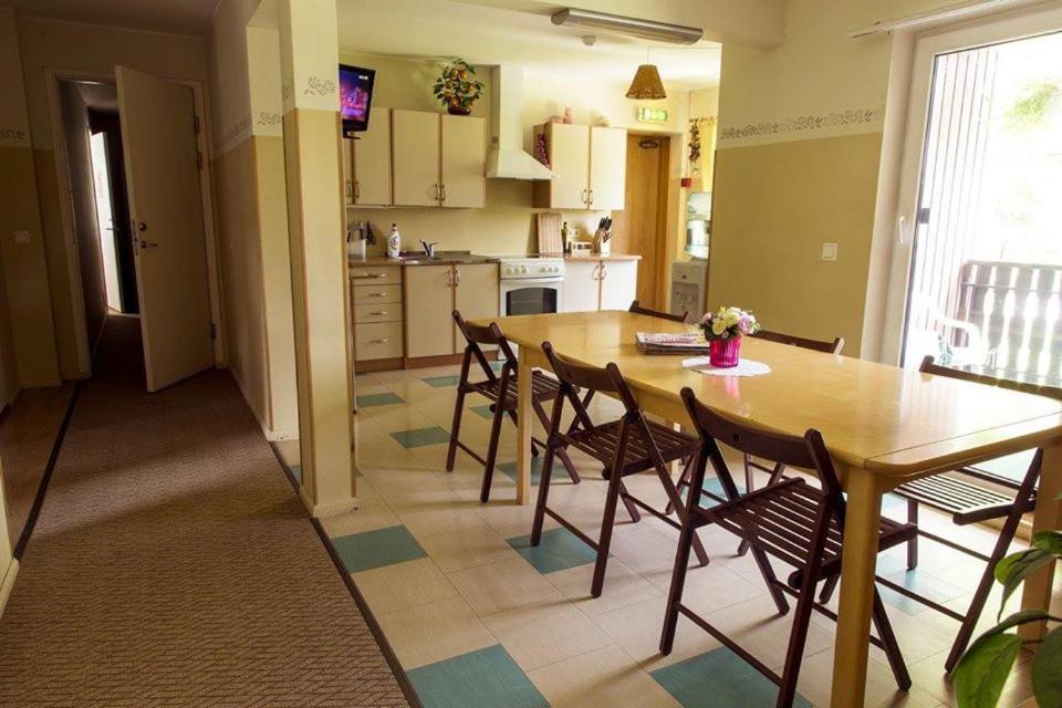 Vahe Guest House Пилтсамаа Екстер'єр фото